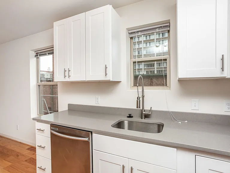 For Rent: Downtown Elegance at 605 Park Ave Your Urban Haven Awaits! — Photo 9
