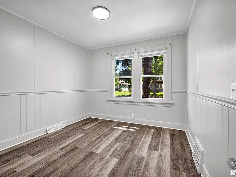 1413 W Gilbert Ave — Photo 13