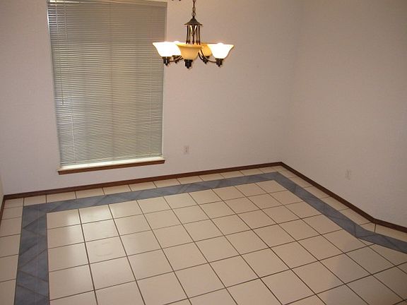 5th image of 2420 Arlington Dr