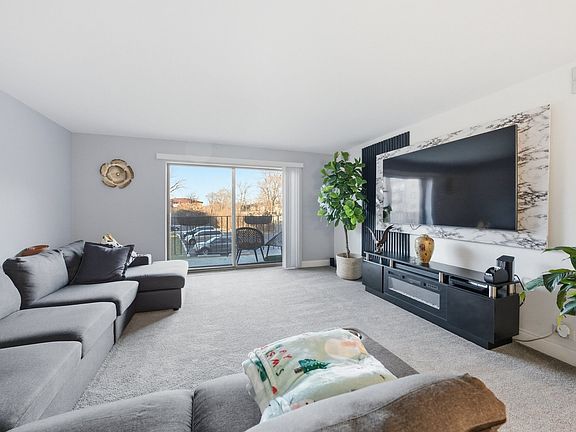4th image of 5840 W 104th St APT 115