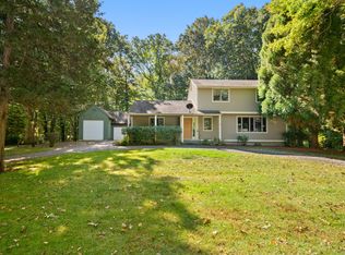 13 Chadwick Dr, Old Lyme, CT 06371