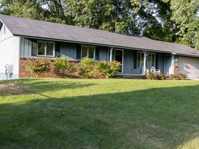 2591 Pinesboro Dr NE, Grand Rapids, MI, 49525