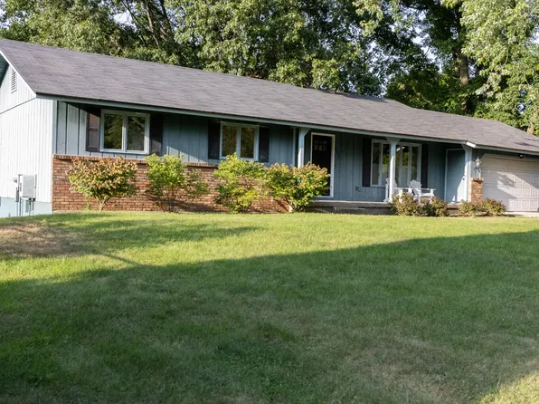 2591 Pinesboro Dr NE, Grand Rapids, MI 49525