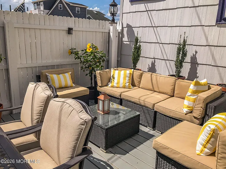 32 Franklin Ave — Photo 12