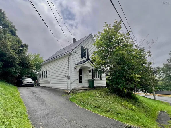 2 Central Ave, Trenton, NS B0K 1X0
