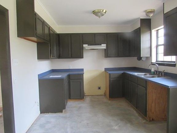 4th image of 221 Pine Ridge Rd