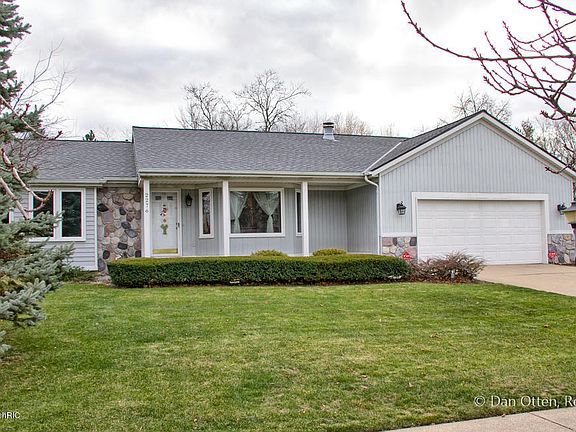 2nd image of 2276 Yorktown Dr SE