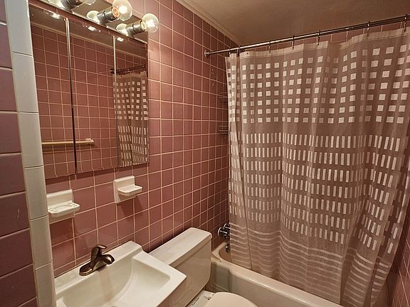 2nd image of 207 C St NE #2