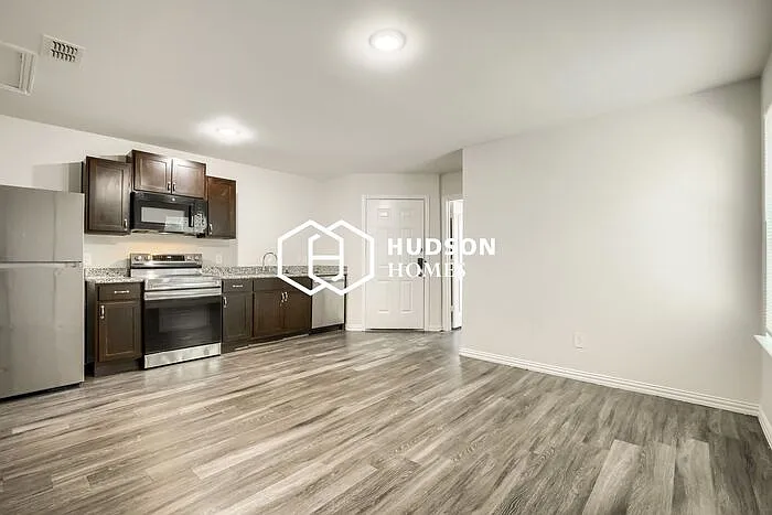 3 bed, 2.0 bath, 872 sqft, $1,249 — Photo 4