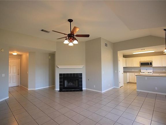5th image of 320 Meadowside Dr