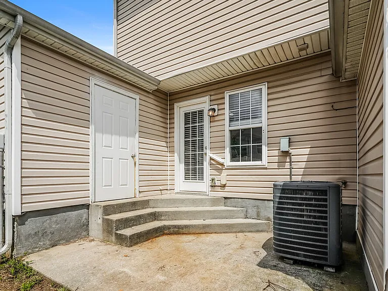 8033 Logan Dr — Photo 17