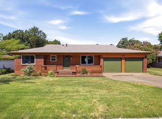 612 Oakwood Dr, Euless, TX 76040