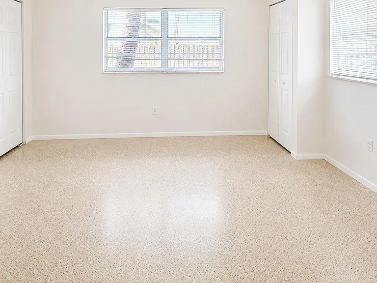 217 Martin St — Photo 13