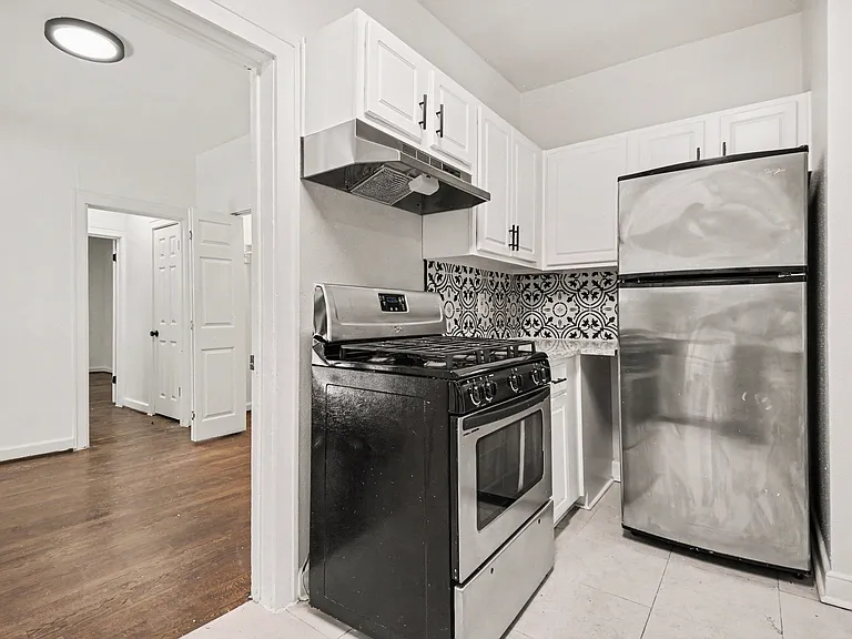 915 Annex Ave — Photo 11