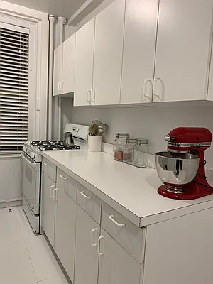 Rented by Metropolitan Equities | media 18