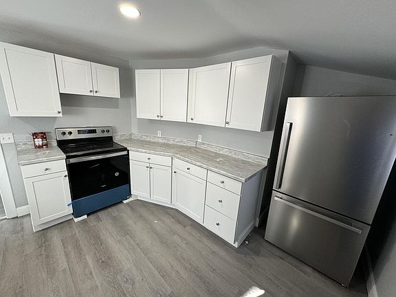 4th image of 224 N 10th St