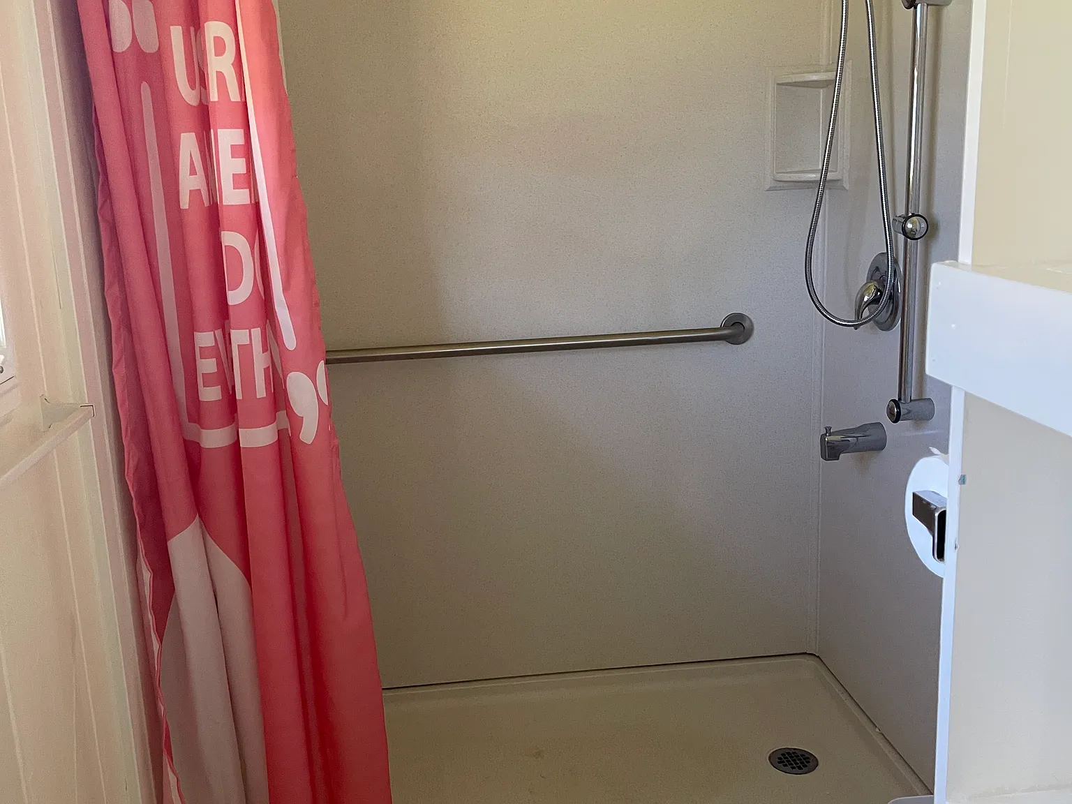 4 bed, 2496 sqft, $5,000 — Photo 3