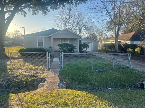 7407 Hoffman St, Houston, TX 77028