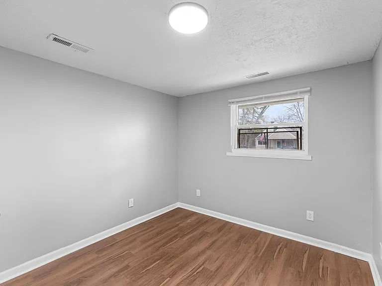 2707 Woodland Ave — Photo 16
