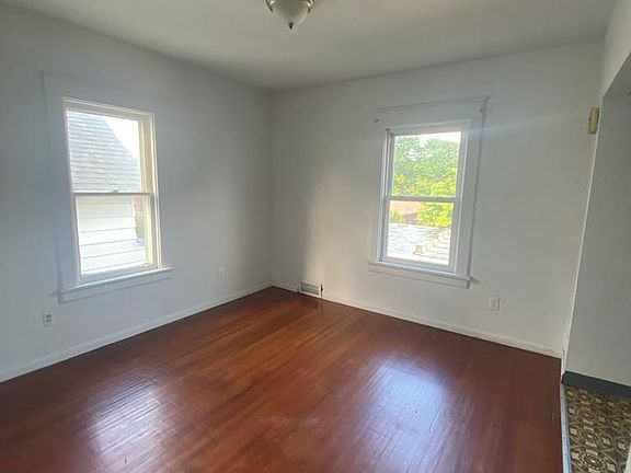 3rd image of 547 21st St #2