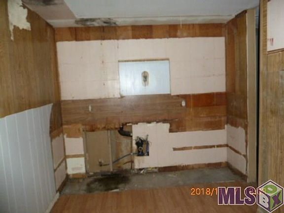 3rd image of 1908 N Amelia Ave