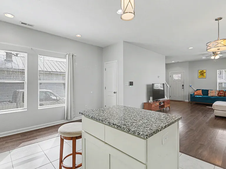 2700 Myrtle Ave — Photo 12