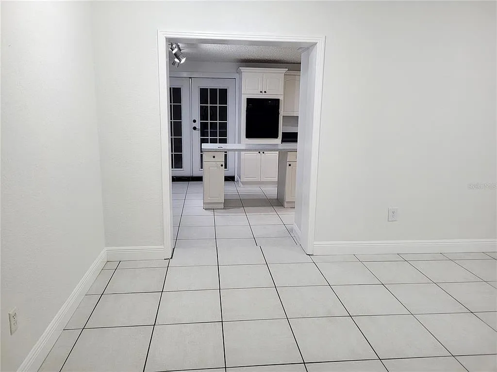4 bed, 2.0 bath, 1720 sqft, $2,395 — Photo 4