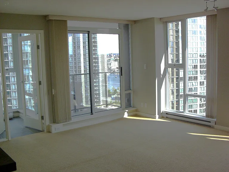 583 Beach Cres #1806 — Photo 3