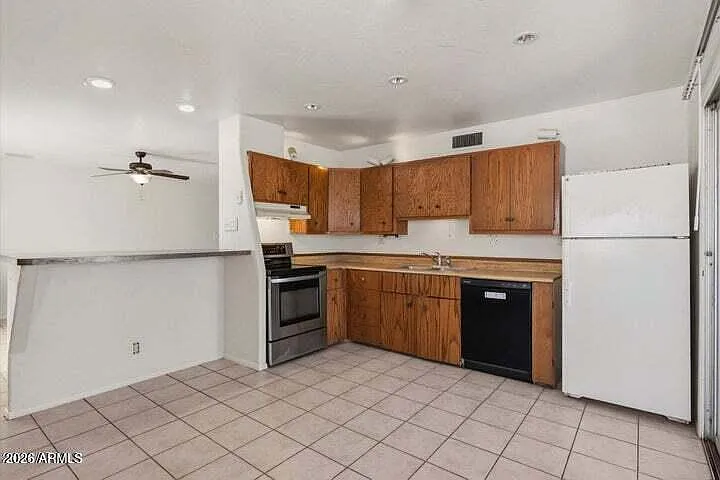 2 bed, 1.5 bath, 966 sqft, $1,100 — Photo 3