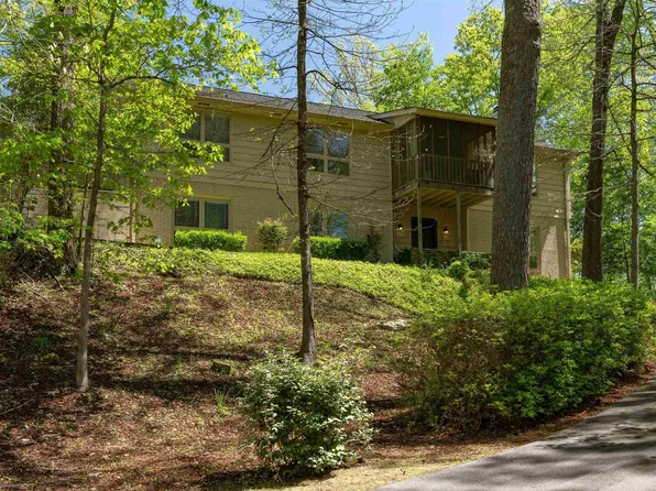 3569 Hampshire Dr, Mountain Brook, AL 35223