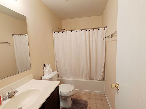 3rd image of 5017 Montauk Dr