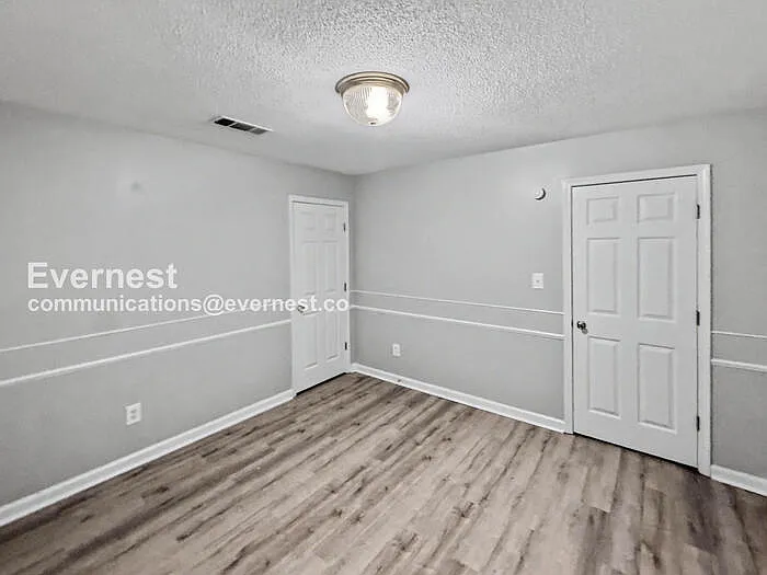 1104 Oak Creek Trl — Photo 11