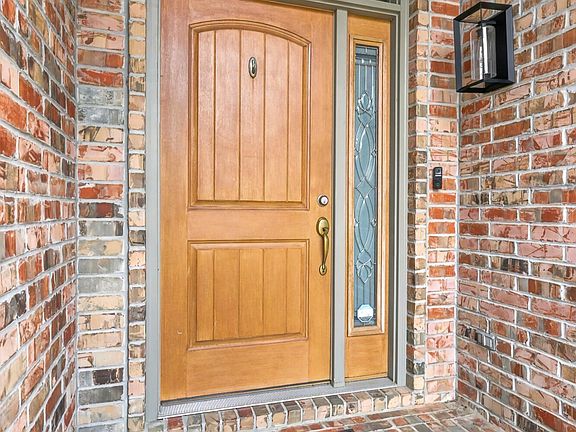 4th image of 1628 E Wood Oaks Street