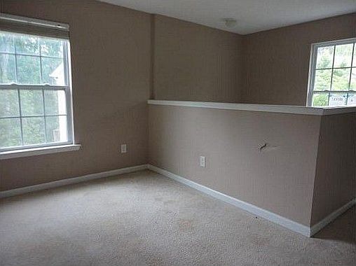 4th image of 284 Fox Creek Blvd