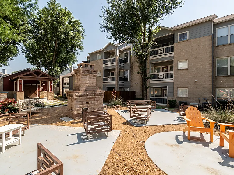 Western Station Apartments — Photo 9