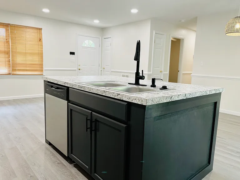 909 Meadow Dr — Photo 11