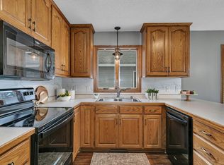 914 Willow Grove Cir, Waite Park, MN 56387