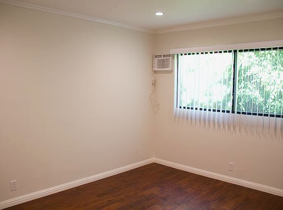 4th image of 947 6th St #B