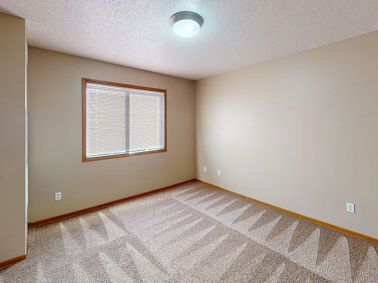 Dakota Park Apartments — Photo 22