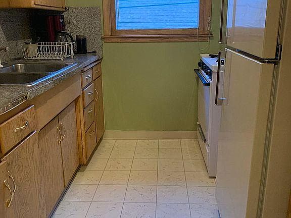 3rd image of 1018 S 16th St APT 2