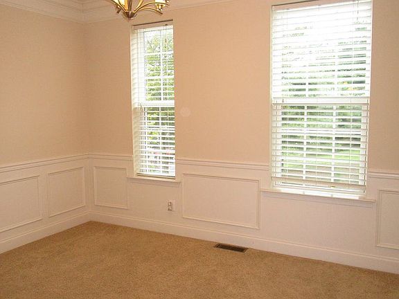 4th image of 3529 Woodlake Dr