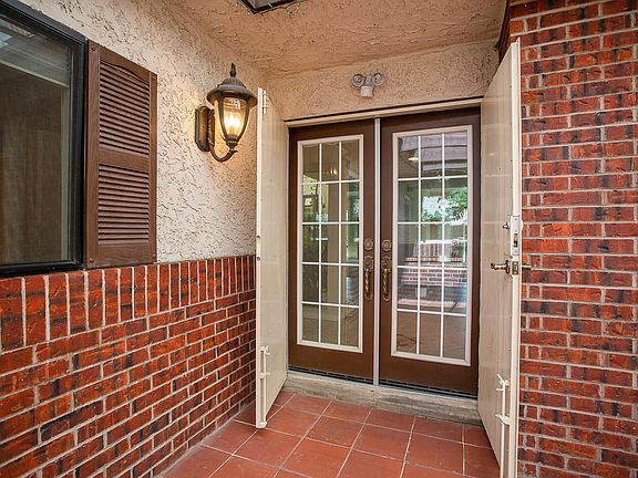 5th image of 2539 Malabar Ave