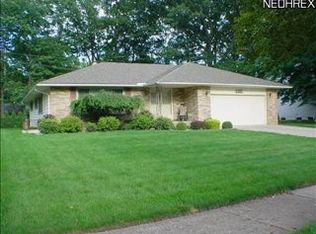 975 Roland Rd, Lyndhurst, OH 44124