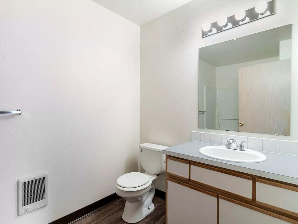 1st image of 401 Ratcliff Dr SE #421-13