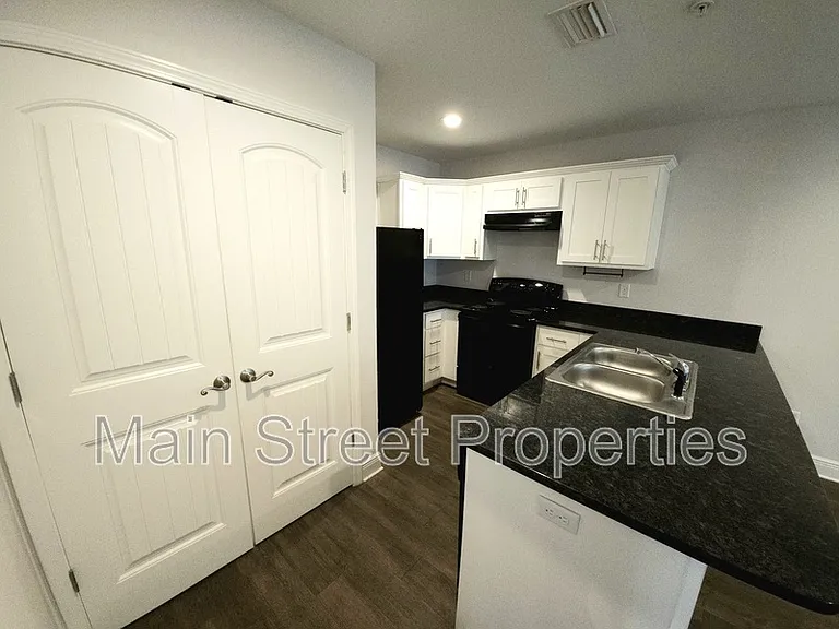 313 N Navy Blvd #1A — Photo 5