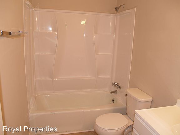 5th image of 612 Davie Ave APT H