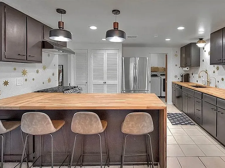 1261 Linda Vista Rd — Photo 5