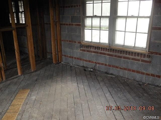 2nd image of 1117 Augusta Ave