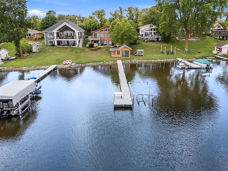 2438 Lough Ln — Photo 3