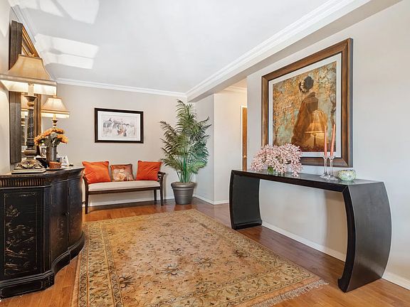 4th image of 268 East Broadway APT A1305
